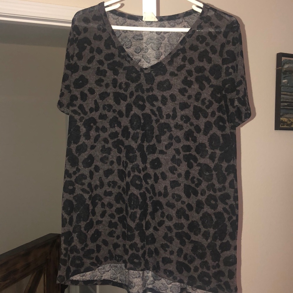 Leopard print top loose knit.